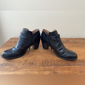 Abella comfort boots, 2” heel, women’s 7.5/8, black with zipper decorative strap